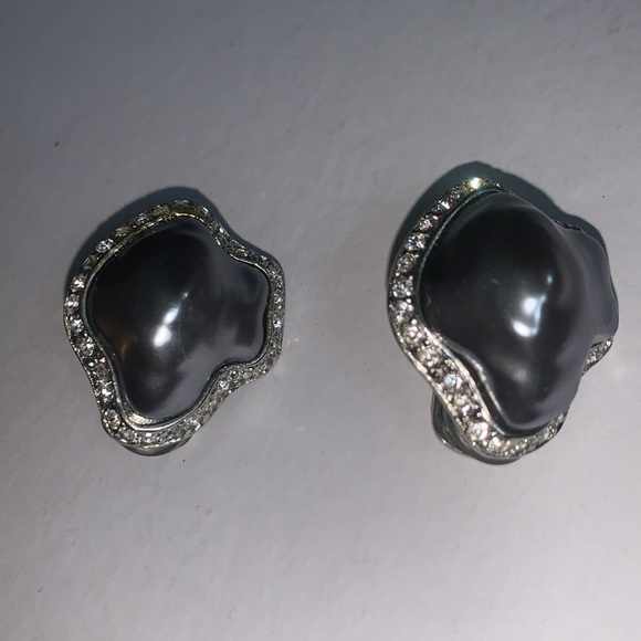 Kenneth Jay Lane pearl Vintage Deco Inspired Mabé Pearl Earrings clip earings - Picture 12 of 13